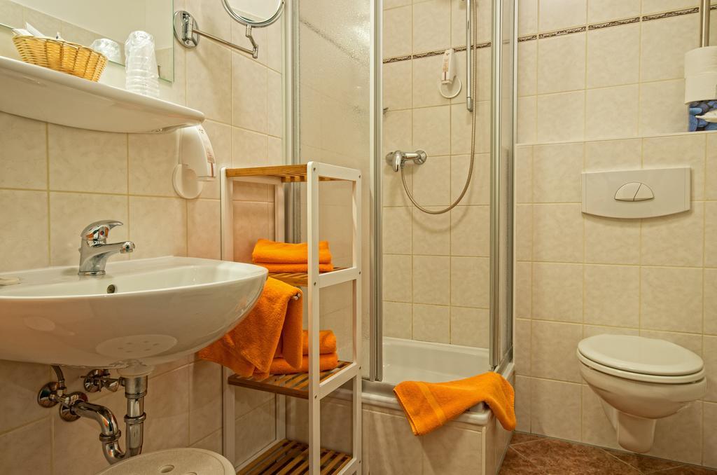 Hotel Zur Henne Νάουμπουργκ Εξωτερικό φωτογραφία