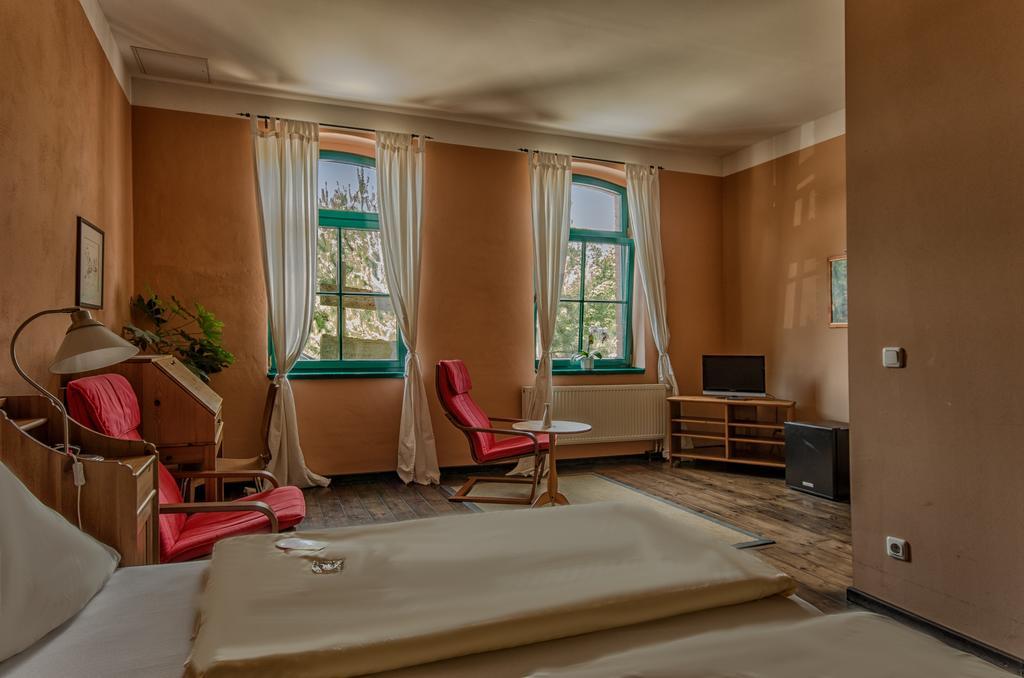 Hotel Zur Henne Νάουμπουργκ Εξωτερικό φωτογραφία