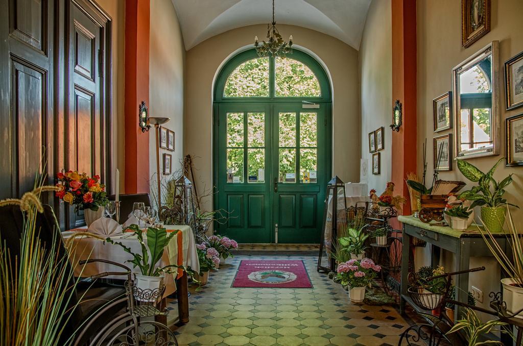 Hotel Zur Henne Νάουμπουργκ Εξωτερικό φωτογραφία
