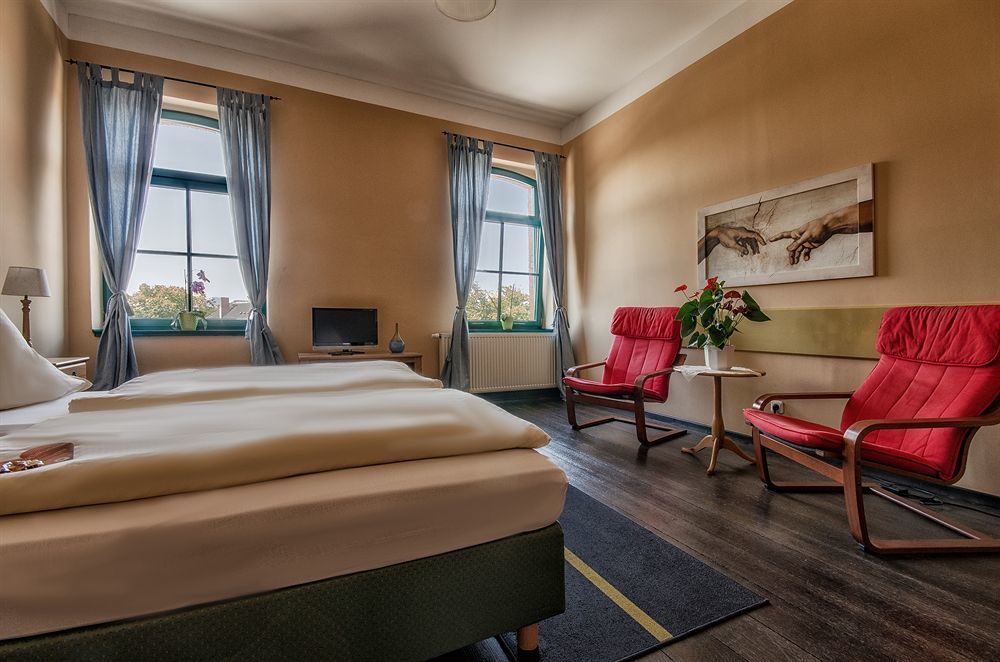 Hotel Zur Henne Νάουμπουργκ Εξωτερικό φωτογραφία