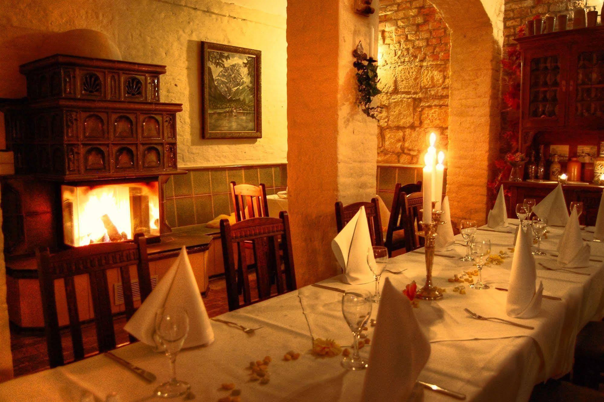 Hotel Zur Henne Νάουμπουργκ Εξωτερικό φωτογραφία