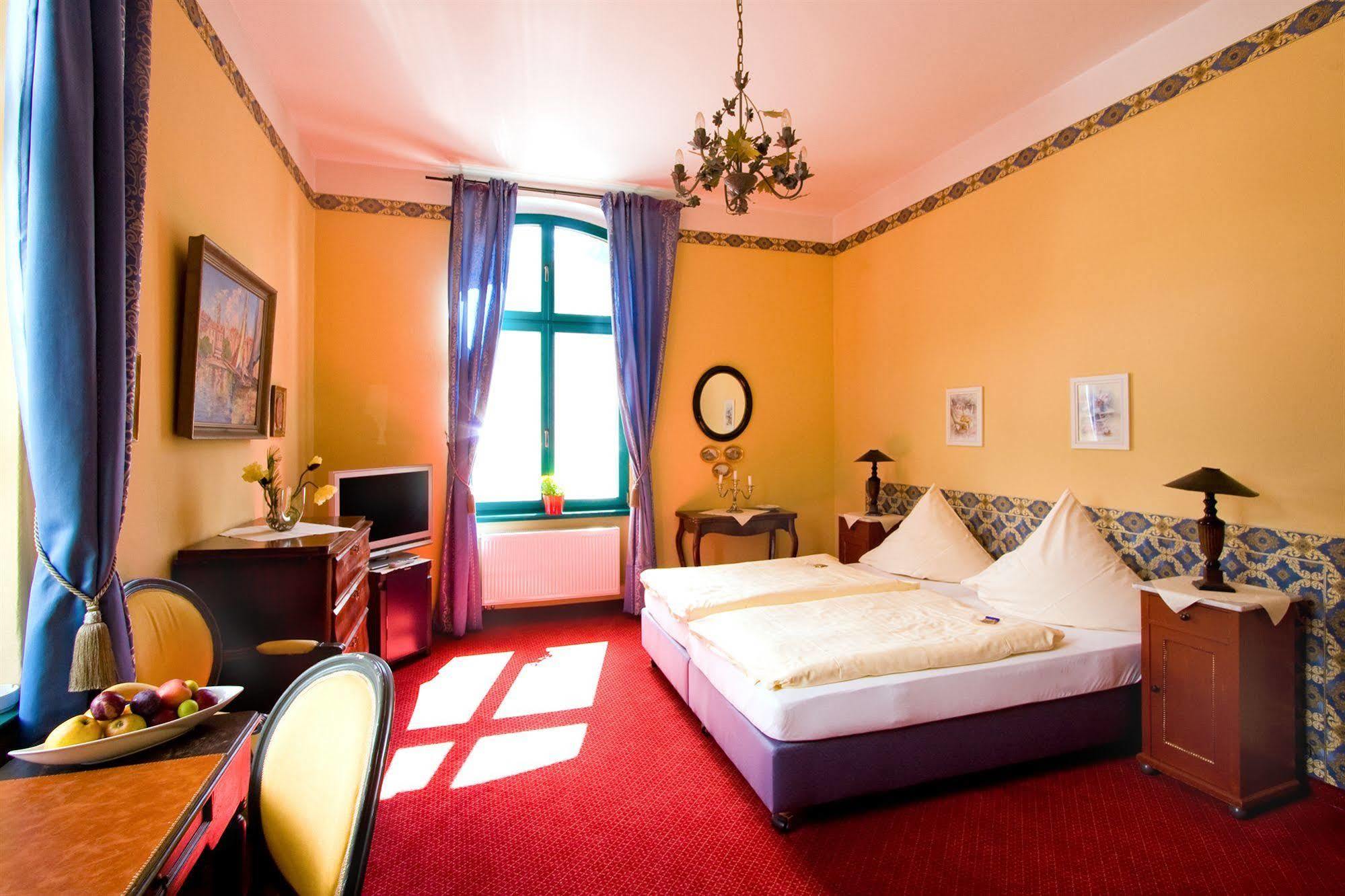 Hotel Zur Henne Νάουμπουργκ Εξωτερικό φωτογραφία