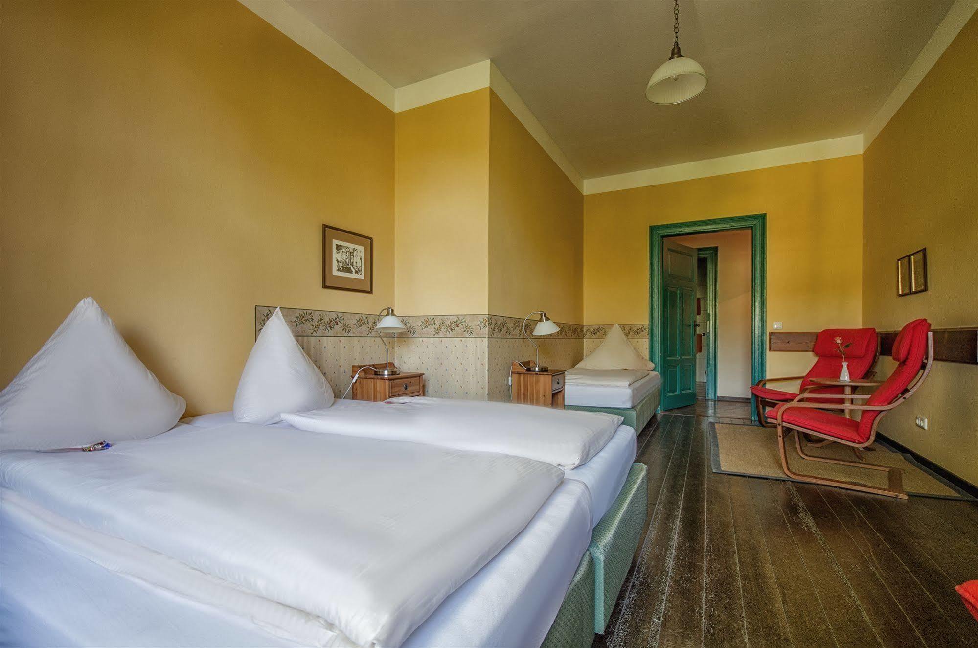 Hotel Zur Henne Νάουμπουργκ Εξωτερικό φωτογραφία