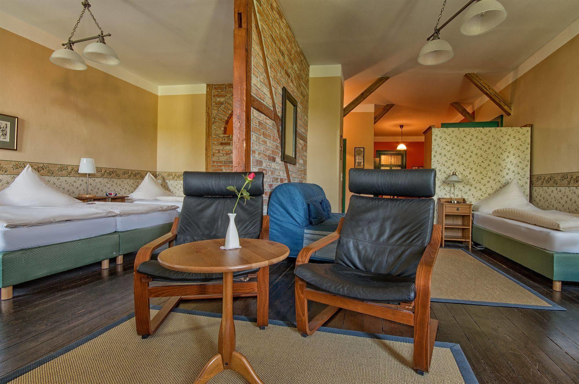 Hotel Zur Henne Νάουμπουργκ Εξωτερικό φωτογραφία