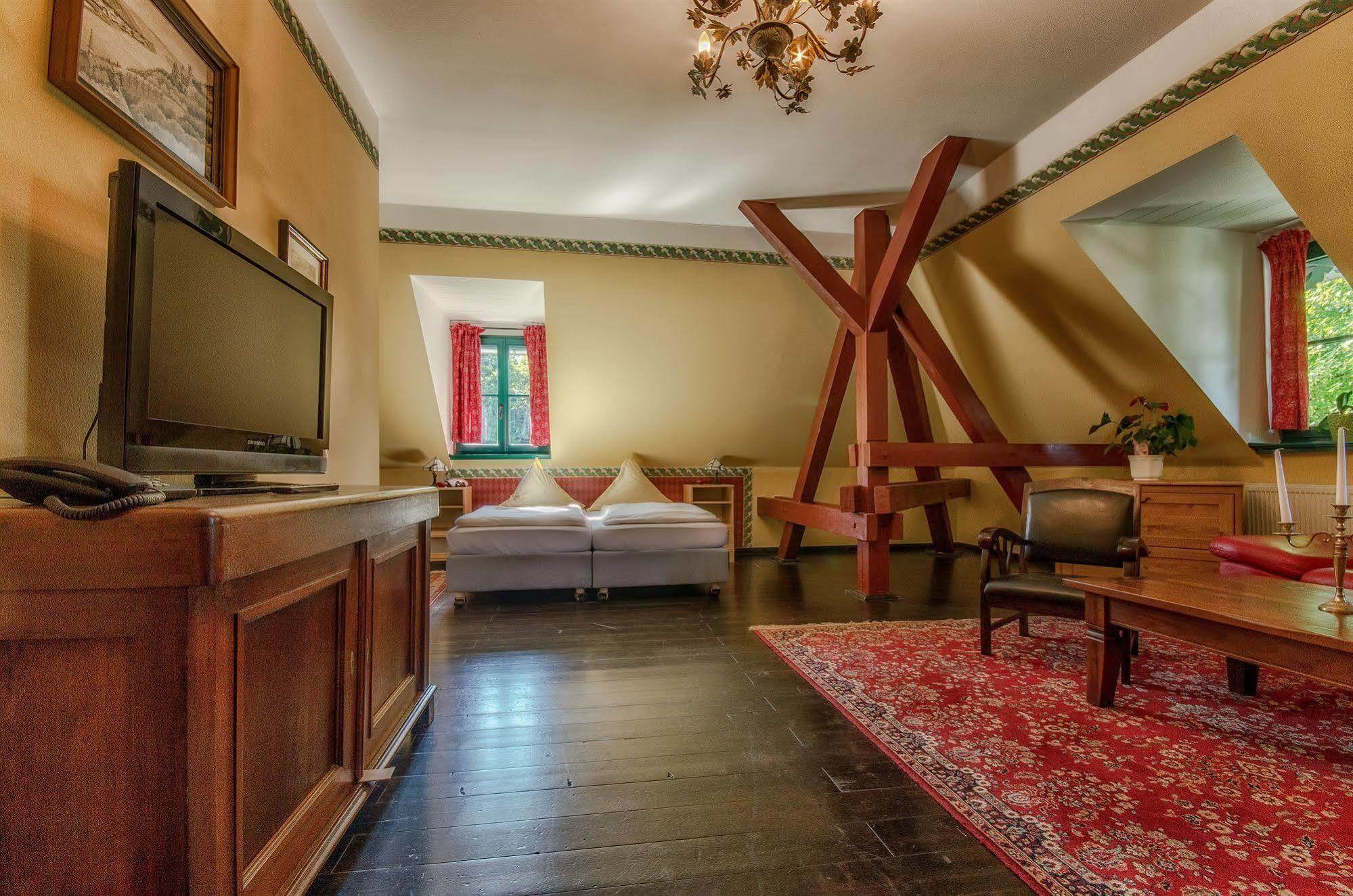 Hotel Zur Henne Νάουμπουργκ Εξωτερικό φωτογραφία