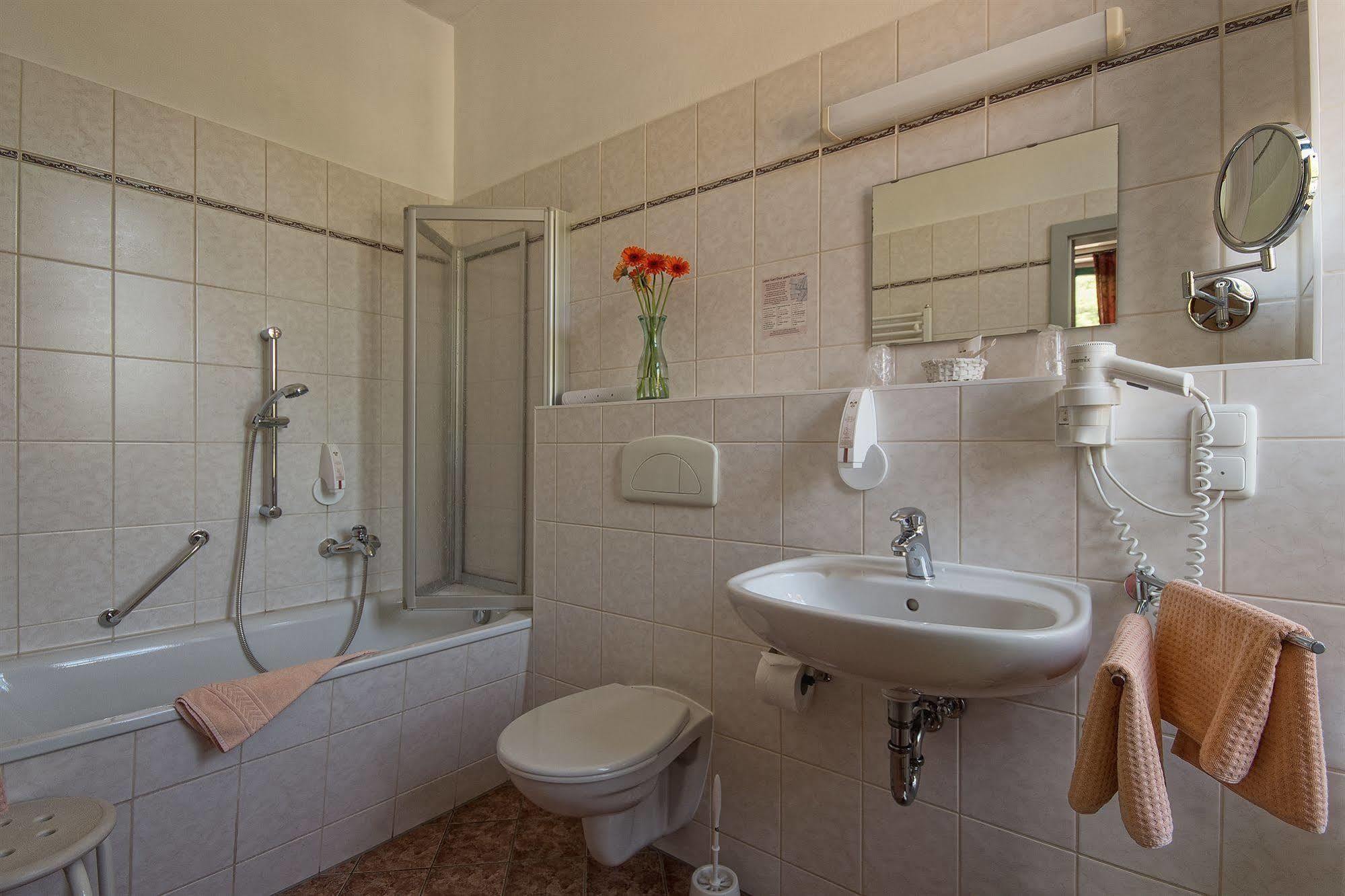 Hotel Zur Henne Νάουμπουργκ Εξωτερικό φωτογραφία