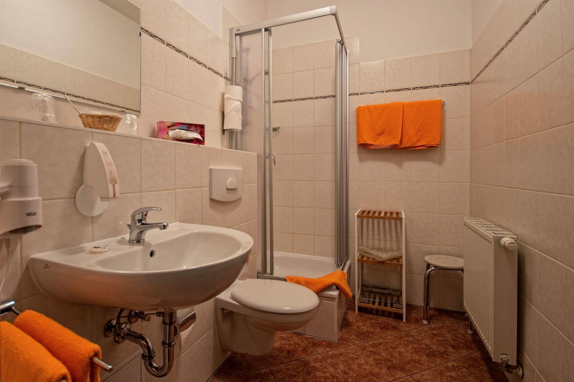 Hotel Zur Henne Νάουμπουργκ Εξωτερικό φωτογραφία