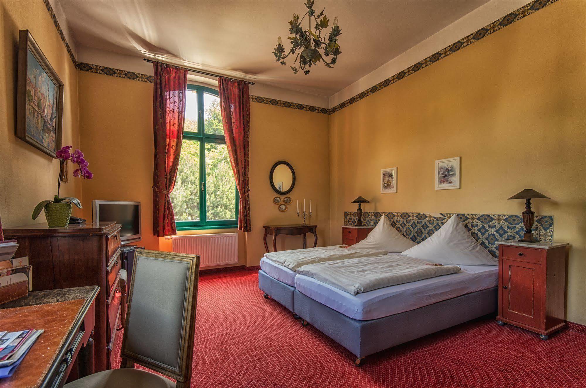 Hotel Zur Henne Νάουμπουργκ Εξωτερικό φωτογραφία