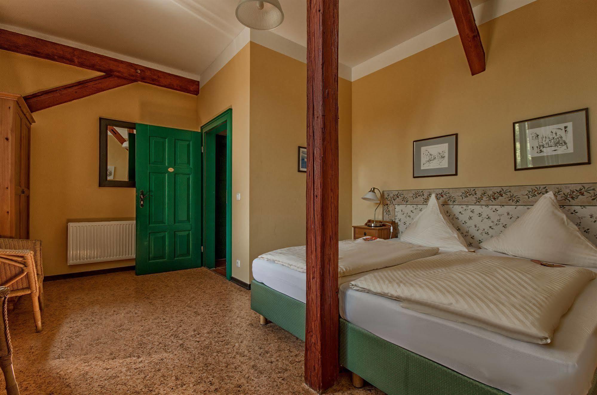 Hotel Zur Henne Νάουμπουργκ Εξωτερικό φωτογραφία